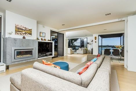 Photo of property in 10a First Avenue, Stanley Point, Auckland, 0624