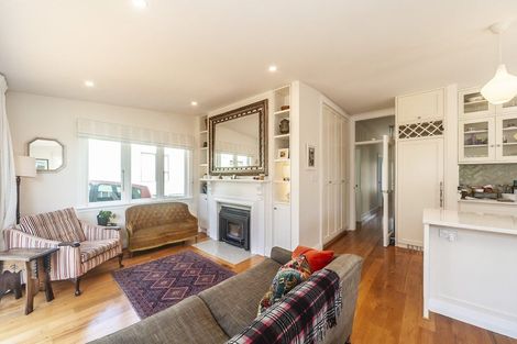 Photo of property in 10 Herald Terrace, Berhampore, Wellington, 6023