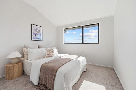 Photo of property in 2 Seaford Place, Murrays Bay, Auckland, 0630