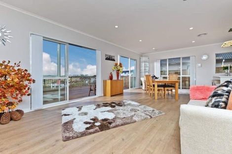 Photo of property in 14 Ascension Crescent, Orewa, 0931