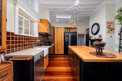 Photo of property in 9 Robertson Street, Russell, 0202