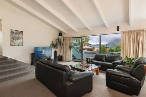 Photo of property in 20 Greenstone Place, Fernhill, Queenstown, 9300
