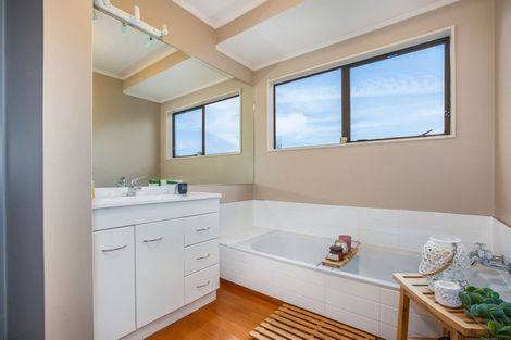 Photo of property in 22 Sailmaker Close, Whitby, Porirua, 5024