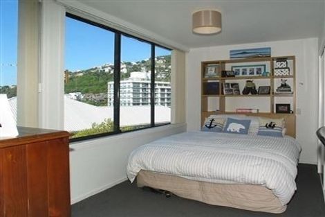 Photo of property in 3/2 Oriental Terrace, Mount Victoria, Wellington, 6011