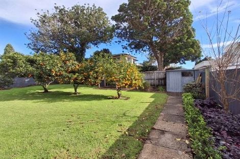 Photo of property in 17 Endeavour Avenue, Welcome Bay, Tauranga, 3112