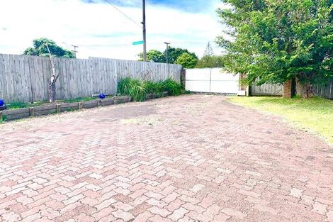 Photo of property in 64 Bleakhouse Road, Bucklands Beach, Auckland, 2014