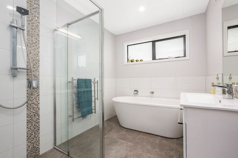 Photo of property in 6 Hollyford Place, Aotea, Porirua, 5024