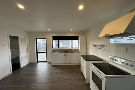 Photo of property in 14 Airdrie Road, Ranui, Auckland, 0612