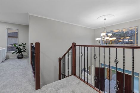 Photo of property in 12 Lakeridge Close, Northcross, Auckland, 0632