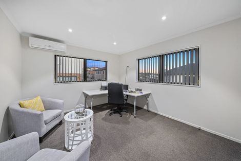 Photo of property in 14 Kereru Rise, Papakura, 2110