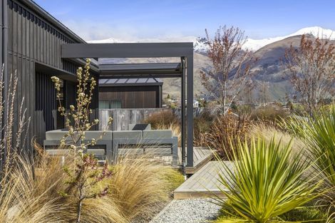 Photo of property in 15 Kereru Crescent, Wanaka, 9305
