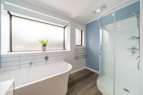 Photo of property in 32 Clearwater Terrace, Brown Owl, Upper Hutt, 5018