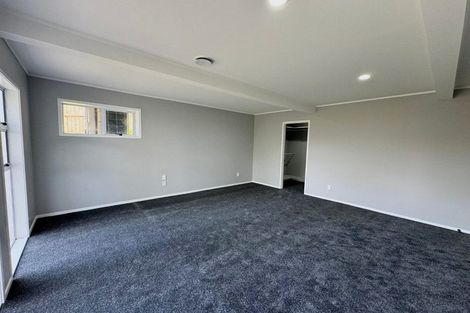Photo of property in 9 Woodhouse Place, West Harbour, Auckland, 0618