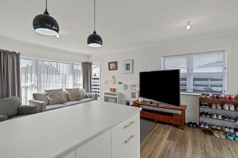 Photo of property in 16 Bledisloe Street, Levin, 5510