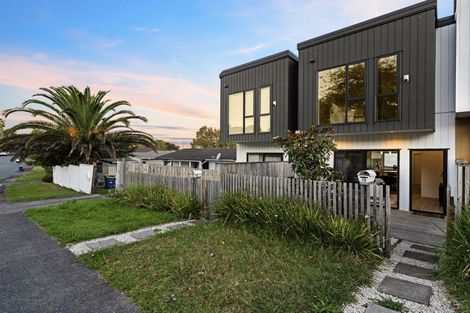 Photo of property in 1d Quincey Place, Massey, Auckland, 0614