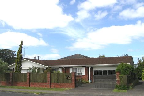 Photo of property in 1/73 Aberdeen Road, Castor Bay, Auckland, 0620