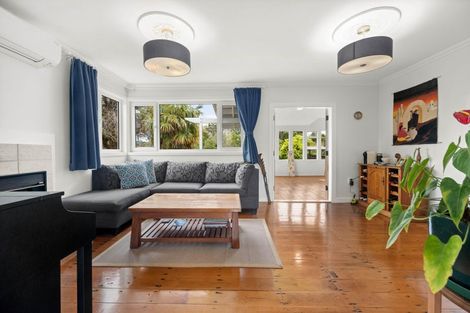 Photo of property in 76 Victory Road, Laingholm, Auckland, 0604