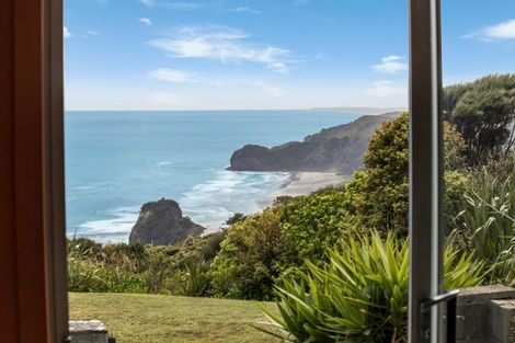 Photo of property in 11 Te Ahuahu Road, Piha, New Lynn, 0772