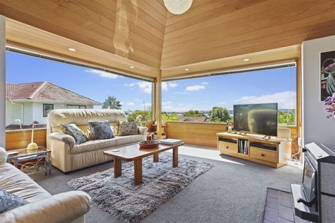 Photo of property in 6 Stevenson Way, Cockle Bay, Auckland, 2014