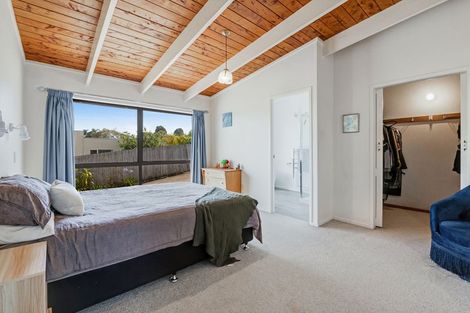 Photo of property in 25a Tindalls Bay Road, Tindalls Beach, Whangaparaoa, 0930