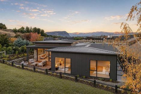 Photo of property in 9 Kamana Rise, Wanaka, 9382