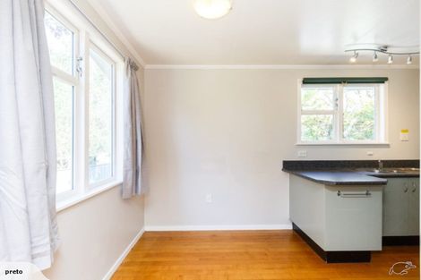 Photo of property in 10 Mokau Place, Terrace End, Palmerston North, 4410