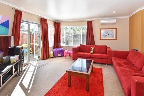 Photo of property in 99 Riverton Drive, Randwick Park, Auckland, 2105
