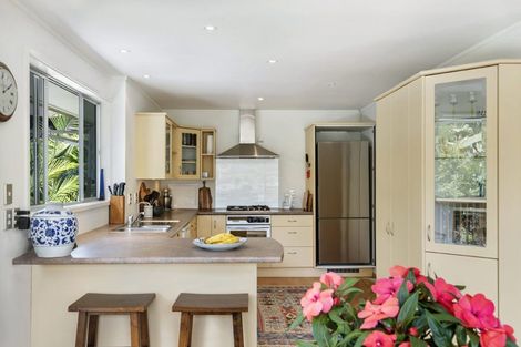 Photo of property in 10 Lyons Avenue, Murrays Bay, Auckland, 0630