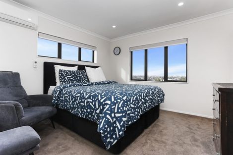 Photo of property in 4225d Great North Road, Glendene, Auckland, 0602