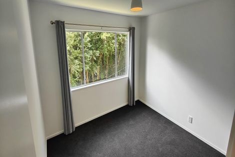 Photo of property in 2/4 Glanmire Road, Newlands, Wellington, 6037