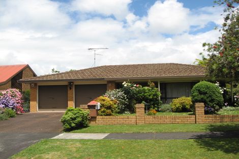 Photo of property in 11 Gardone Terrace, Conifer Grove, Takanini, 2112
