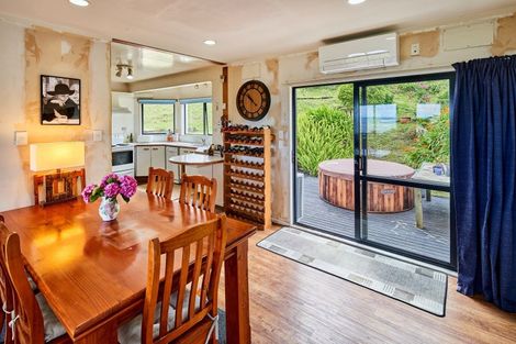Photo of property in 18 Te Pari Pari Road, Pukerua Bay, 5026