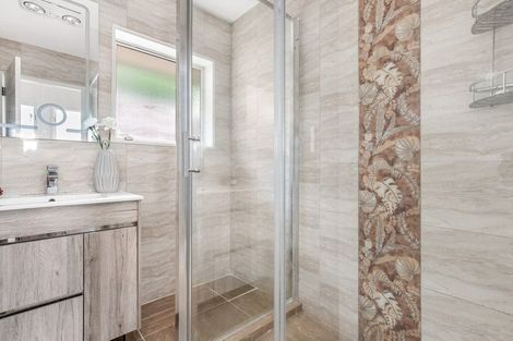 Photo of property in 2 Senator Drive, Manurewa, Auckland, 2105