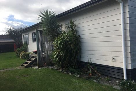 Photo of property in 13a Etherton Drive, Weymouth, Auckland, 2103