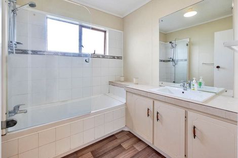 Photo of property in 1/2a Carlisle Road, Browns Bay, Auckland, 0630