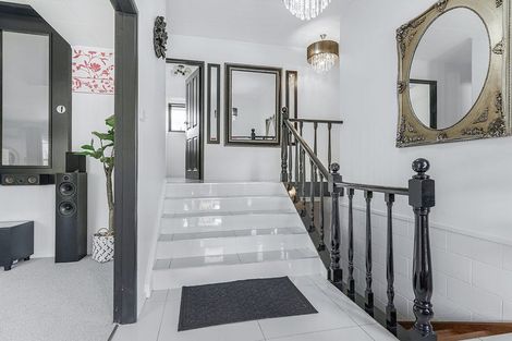 Photo of property in 32 Chedworth Avenue, Chedworth, Hamilton, 3210