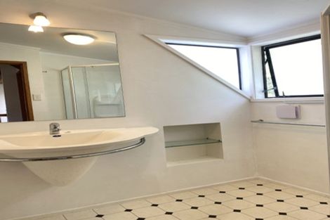 Photo of property in 1/61 Sylvia Road, Hillcrest, Auckland, 0627