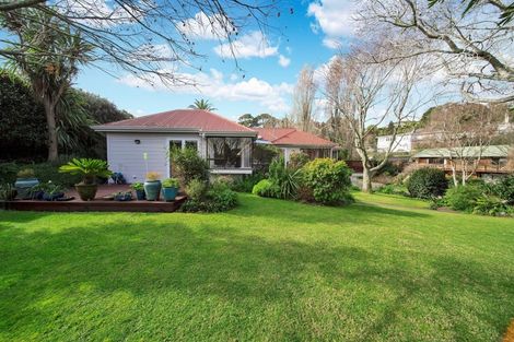 Photo of property in 6a Spencer Place, Merrilands, New Plymouth, 4312