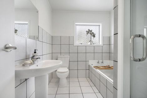 Photo of property in 3 Oraha Road, Huapai, Kumeu, 0810