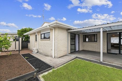 Photo of property in 15a Edward Avenue, Orewa, 0931