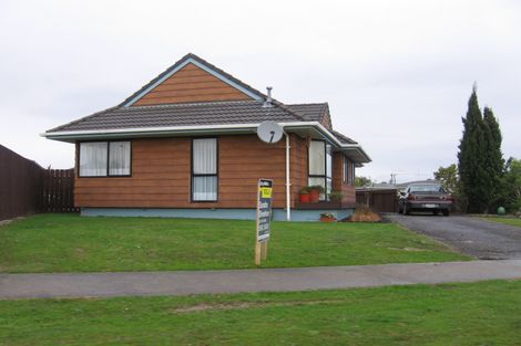Photo of property in 14 Peppertree Glade, Kelvin Grove, Palmerston North, 4414