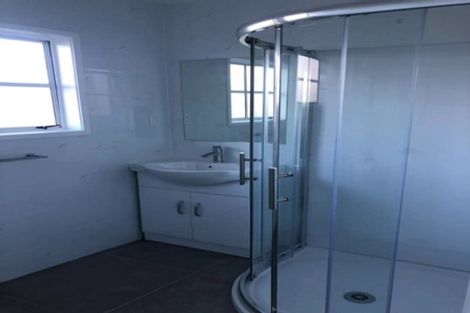 Photo of property in 1/127 Lynn Road, Bayview, Auckland, 0629