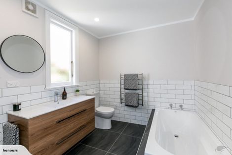 Photo of property in 2 Denholm Road, Hospital Hill, Napier, 4110