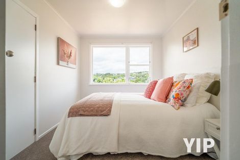 Photo of property in 10 Stella Grove, Newlands, Wellington, 6037