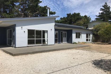 Photo of property in 3 South Crescent, Amberley, 7481