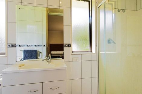 Photo of property in 4 Curlew Place, One Tree Point, 0118