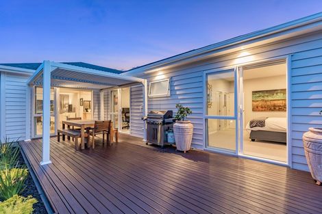 Photo of property in 9 Ropere Street, Kumeu, 0810