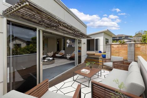 Photo of property in 10e Long Place, Frankleigh Park, New Plymouth, 4310