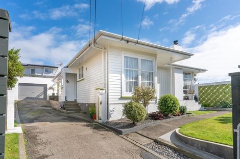 Photo of property in 15 Mark Avenue, Paparangi, Wellington, 6037
