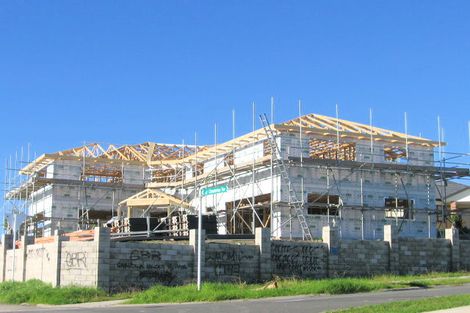 Photo of property in 15 Chesterton Terrace, Henderson, Auckland, 0612